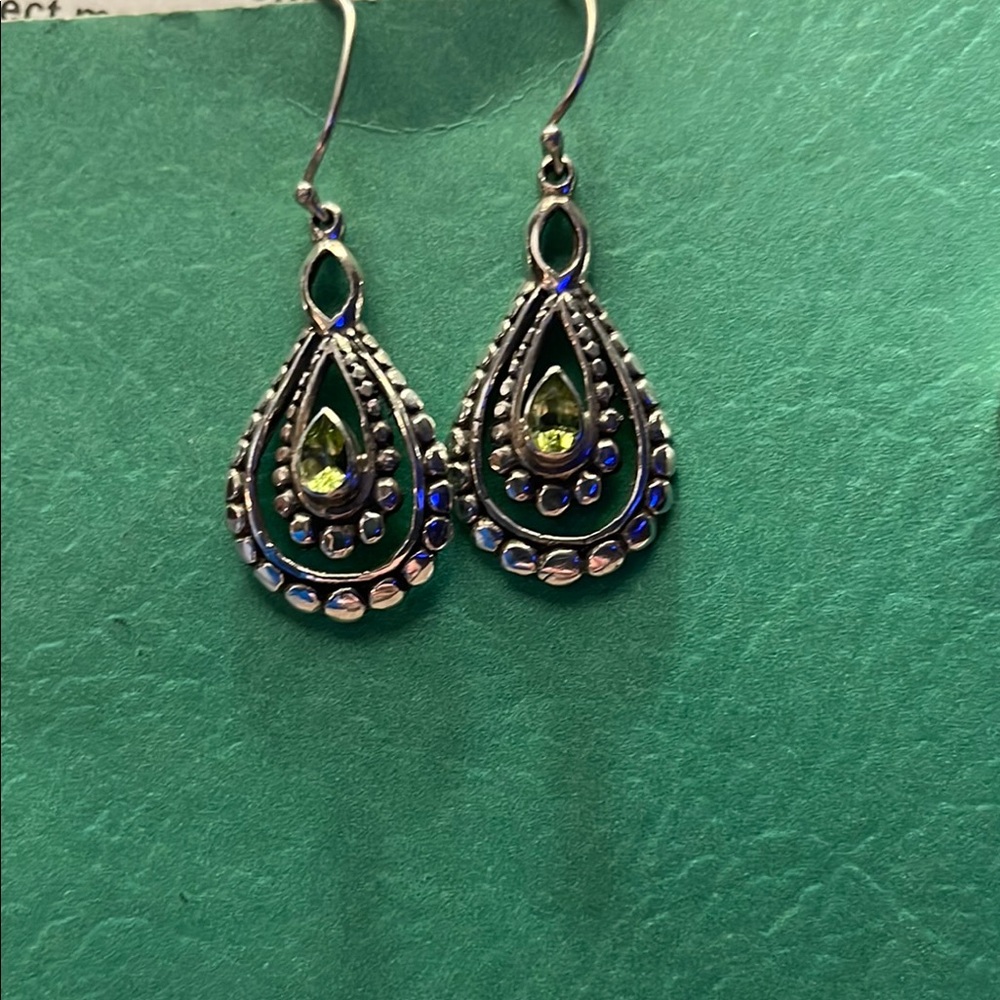 Elegant 925 silver and peridot Teardrop Earrings